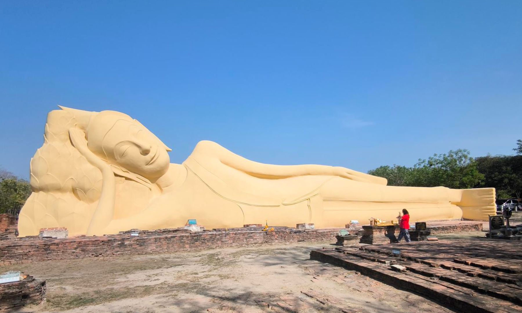 全長28mもの大きな涅槃仏「ワットロカヤスター（涅槃仏）」